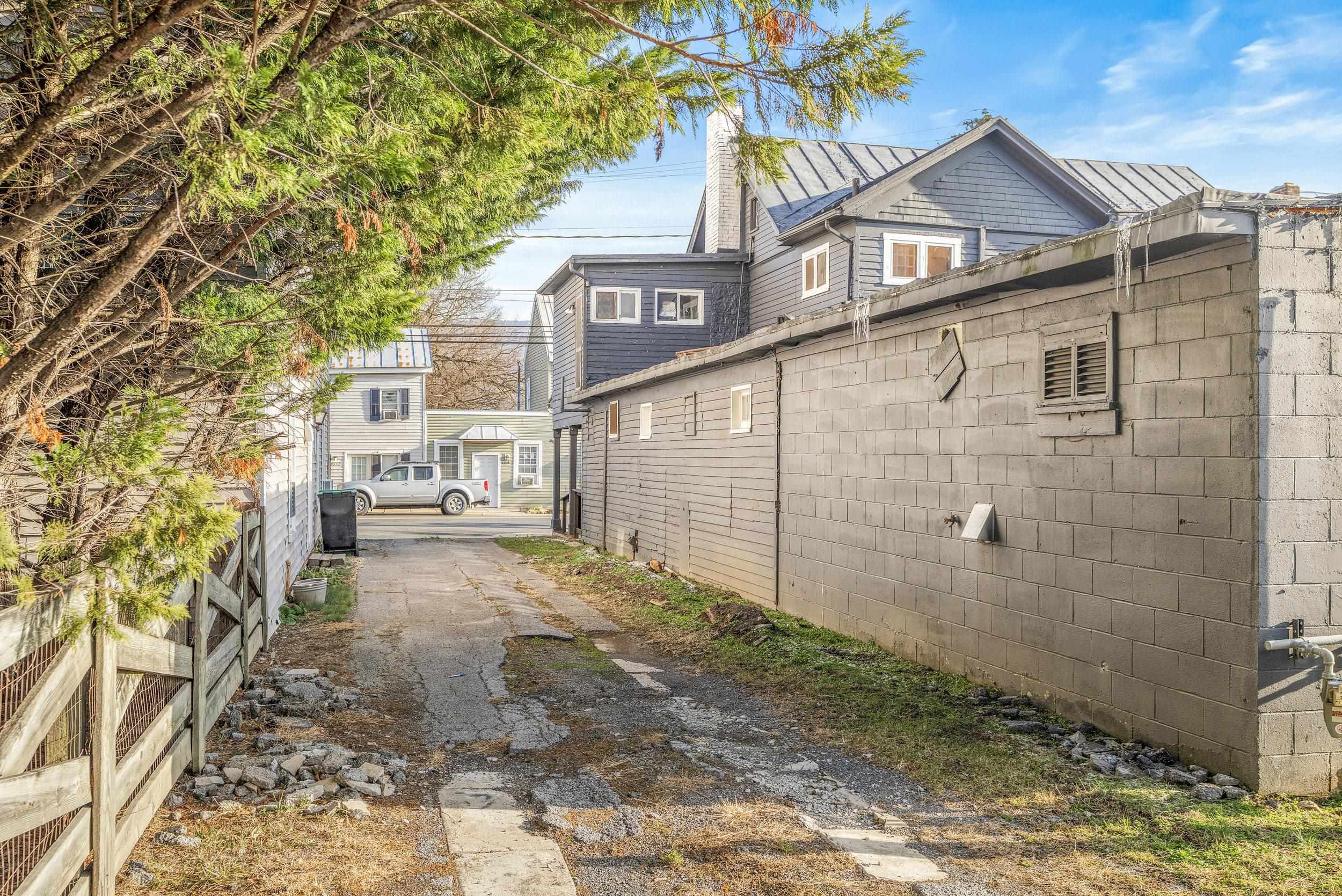 9365 N CONGRESS ST, NEW MARKET, Virginia 22844, ,Commercial,9365 N CONGRESS ST,671958 MLS # 671958