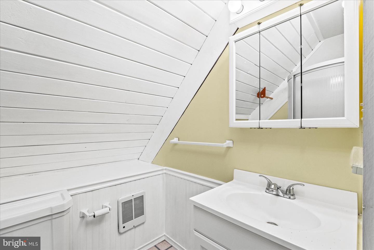 8215 OAK CREST DR, KING GEORGE, Virginia 22485, 1 Bedroom Bedrooms, ,1 BathroomBathrooms,Residential,For sale,8215 OAK CREST DR,VAKG2006772 MLS # VAKG2006772