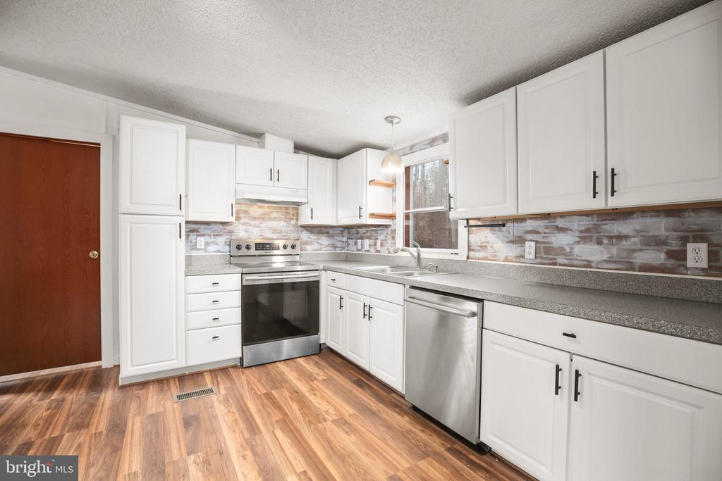 3109 DANBURY CIR, SPOTSYLVANIA, Virginia 22551, 3 Bedrooms Bedrooms, ,2 BathroomsBathrooms,Residential,3109 DANBURY CIR,VASP2038058 MLS # VASP2038058