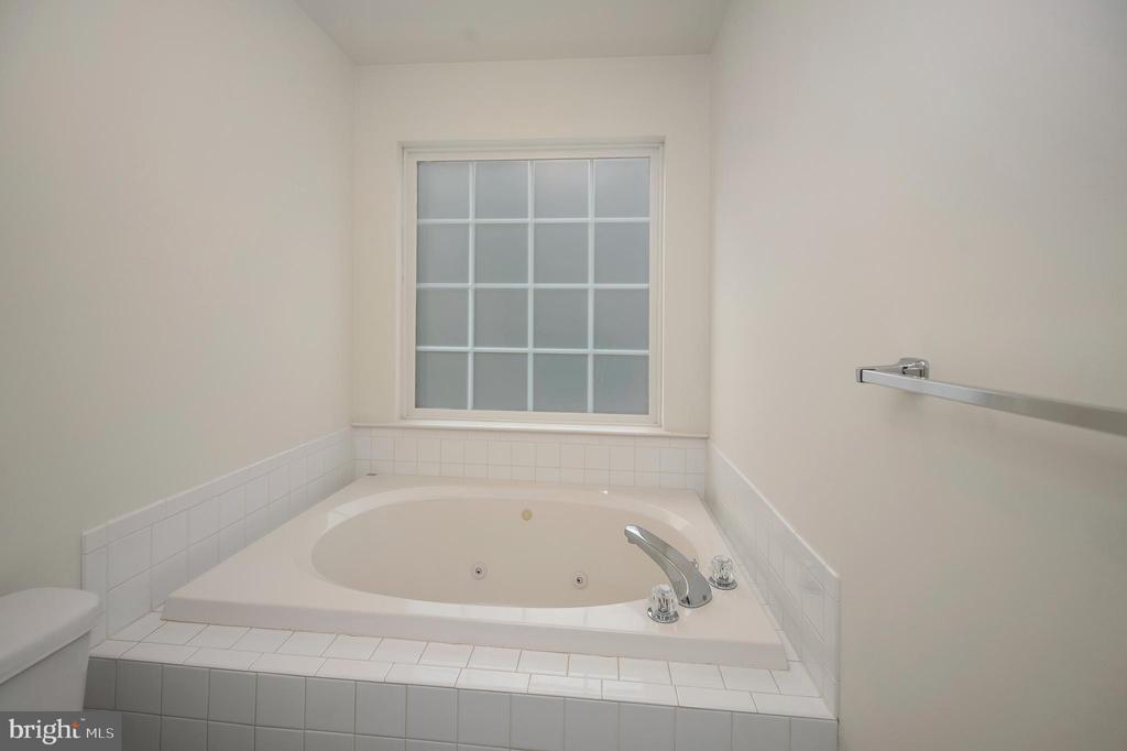 210 SAYLERS CREEK RD, LOCUST GROVE, Virginia 22508, 3 Bedrooms Bedrooms, ,2 BathroomsBathrooms,Residential,210 SAYLERS CREEK RD,VAOR2012980 MLS # VAOR2012980