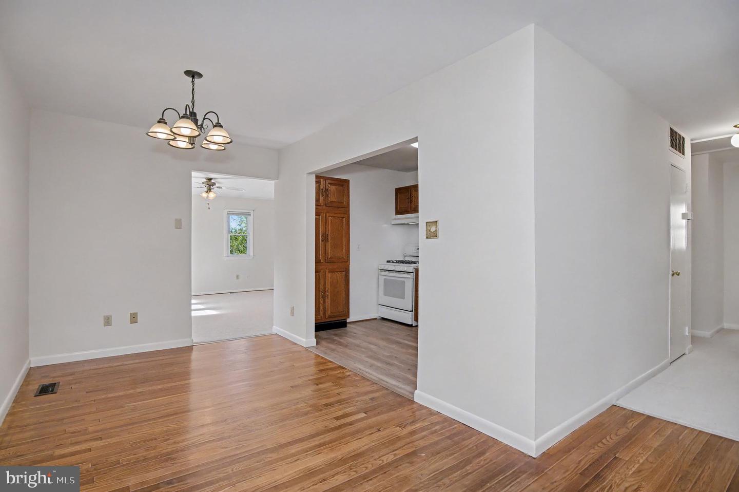 4026 WALTERS CT, FAIRFAX, Virginia 22030, 3 Bedrooms Bedrooms, ,2 BathroomsBathrooms,Residential,For sale,4026 WALTERS CT,VAFC2007232 MLS # VAFC2007232