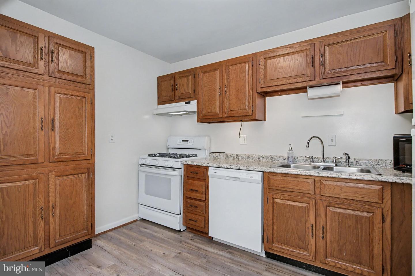 4026 WALTERS CT, FAIRFAX, Virginia 22030, 3 Bedrooms Bedrooms, ,2 BathroomsBathrooms,Residential,For sale,4026 WALTERS CT,VAFC2007232 MLS # VAFC2007232