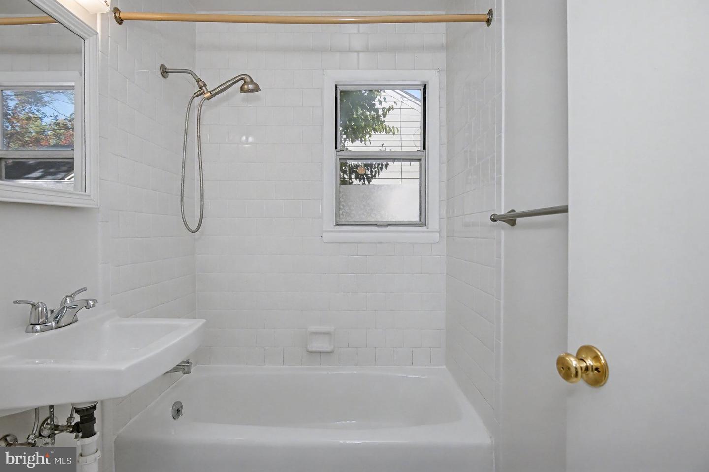 4026 WALTERS CT, FAIRFAX, Virginia 22030, 3 Bedrooms Bedrooms, ,2 BathroomsBathrooms,Residential,For sale,4026 WALTERS CT,VAFC2007232 MLS # VAFC2007232