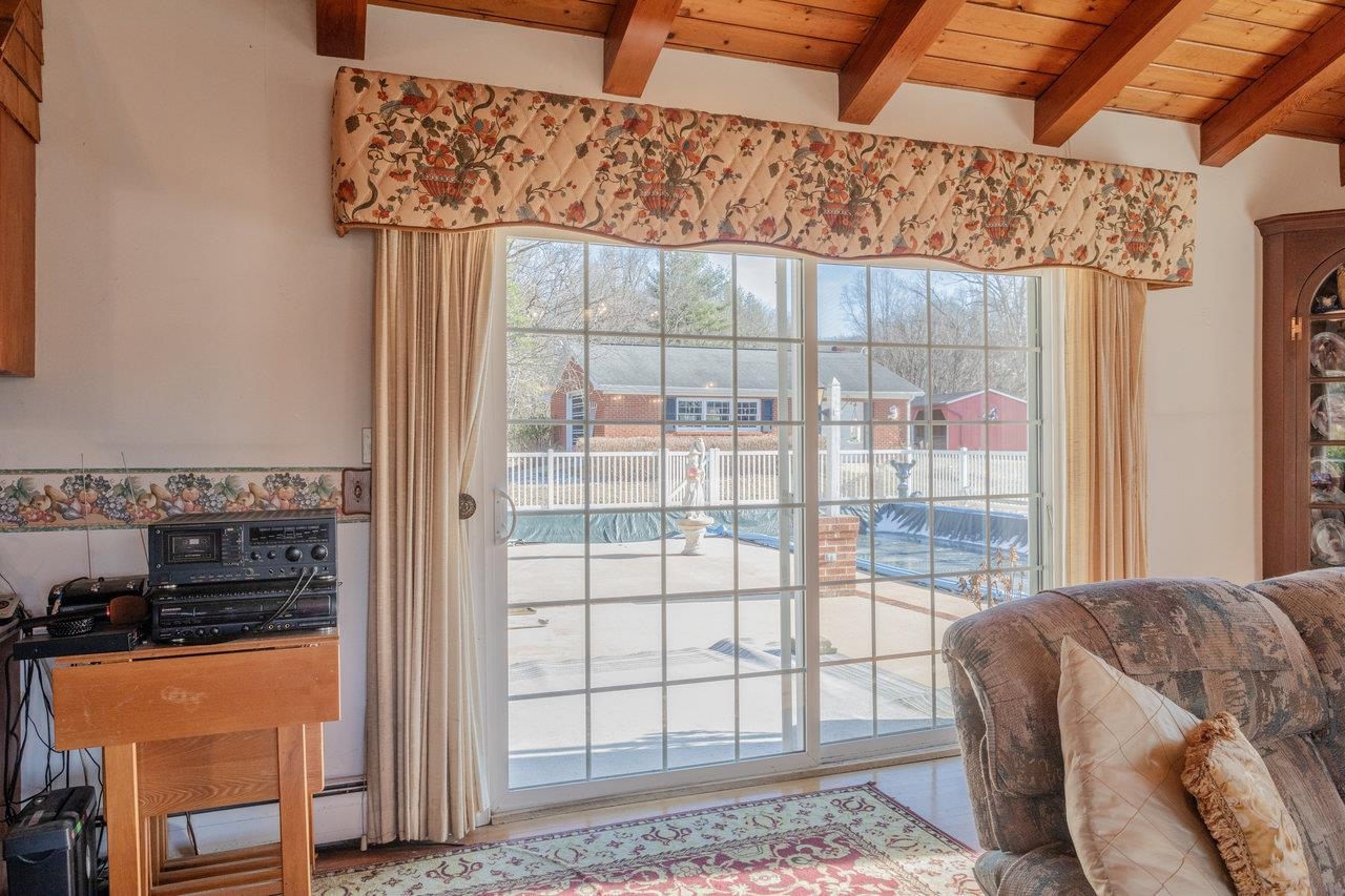 8217 SOUTH EAST SIDE HWY, ELKTON, Virginia 22827, 5 Bedrooms Bedrooms, ,4 BathroomsBathrooms,Residential,8217 SOUTH EAST SIDE HWY,671949 MLS # 671949