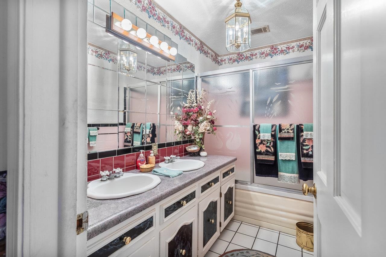 8217 SOUTH EAST SIDE HWY, ELKTON, Virginia 22827, 5 Bedrooms Bedrooms, ,4 BathroomsBathrooms,Residential,8217 SOUTH EAST SIDE HWY,671949 MLS # 671949