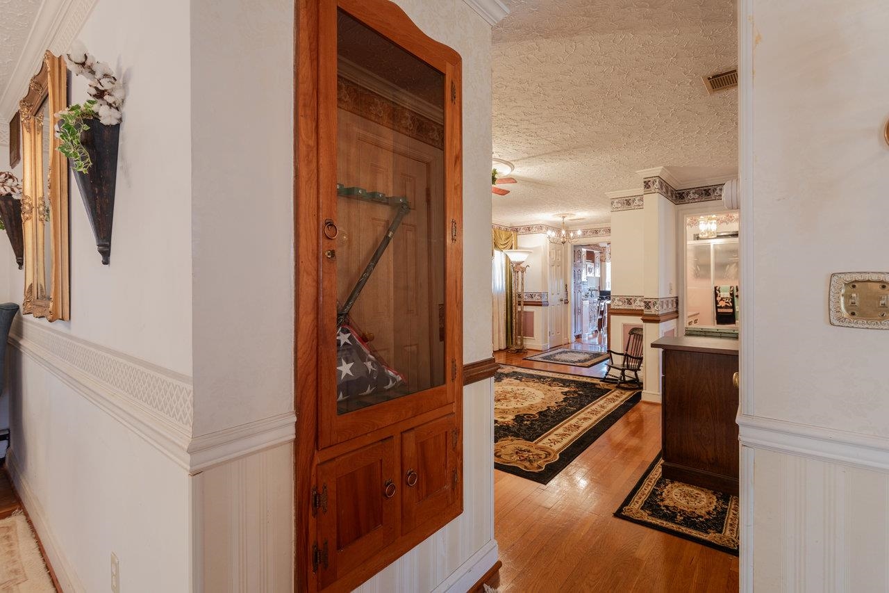 8217 SOUTH EAST SIDE HWY, ELKTON, Virginia 22827, 5 Bedrooms Bedrooms, ,4 BathroomsBathrooms,Residential,8217 SOUTH EAST SIDE HWY,671949 MLS # 671949