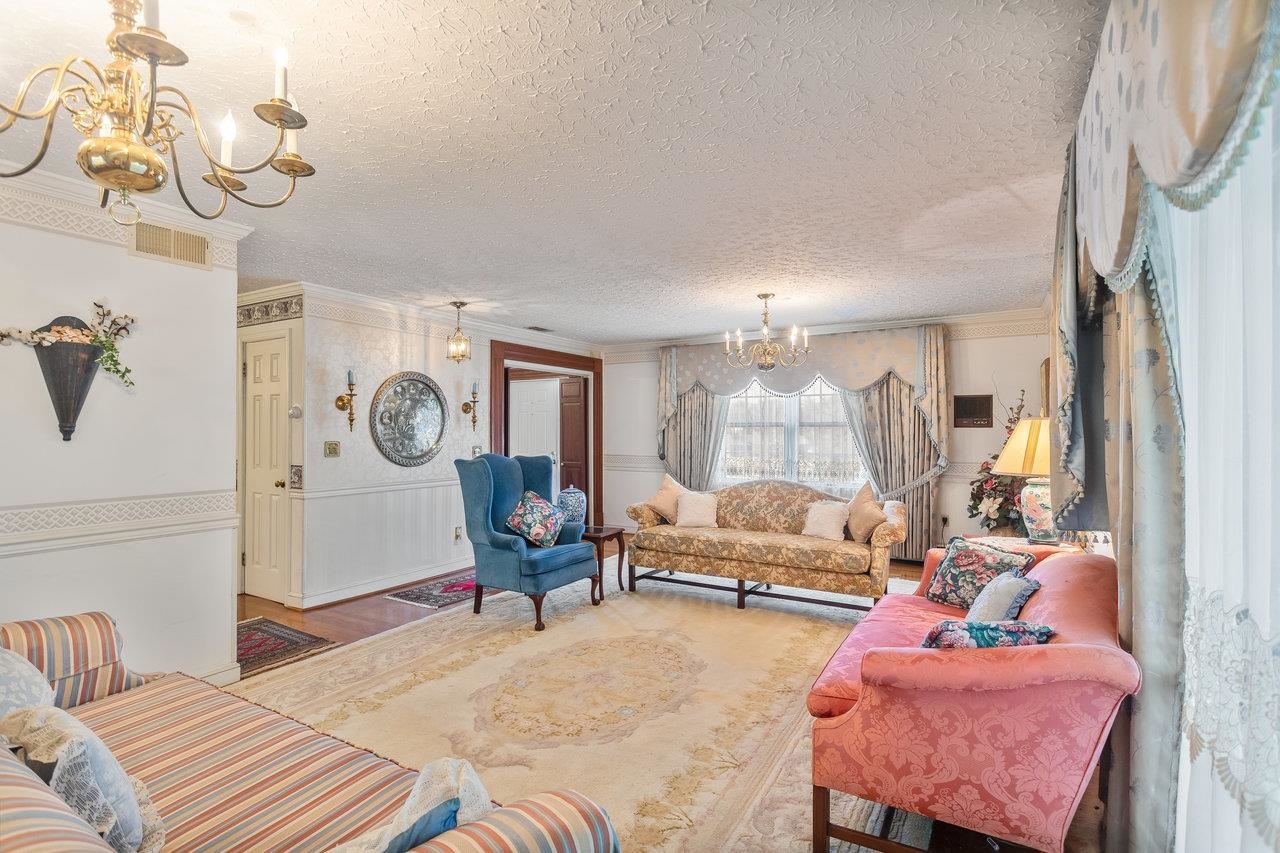 8217 SOUTH EAST SIDE HWY, ELKTON, Virginia 22827, 5 Bedrooms Bedrooms, ,4 BathroomsBathrooms,Residential,8217 SOUTH EAST SIDE HWY,671949 MLS # 671949