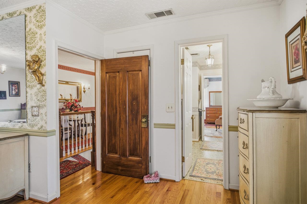 8217 SOUTH EAST SIDE HWY, ELKTON, Virginia 22827, 5 Bedrooms Bedrooms, ,4 BathroomsBathrooms,Residential,8217 SOUTH EAST SIDE HWY,671949 MLS # 671949