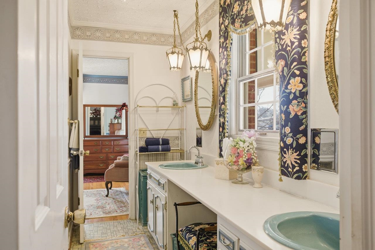 8217 SOUTH EAST SIDE HWY, ELKTON, Virginia 22827, 5 Bedrooms Bedrooms, ,4 BathroomsBathrooms,Residential,8217 SOUTH EAST SIDE HWY,671949 MLS # 671949