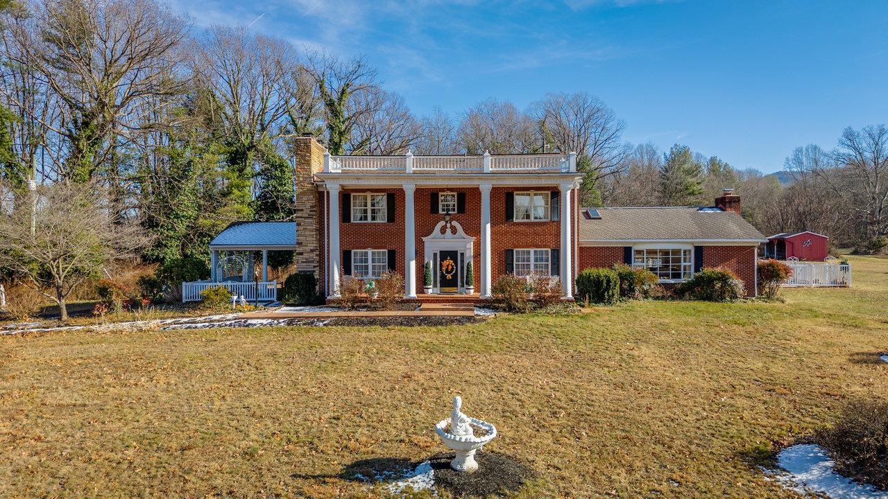 8217 SOUTH EAST SIDE HWY, ELKTON, Virginia 22827, 5 Bedrooms Bedrooms, ,4 BathroomsBathrooms,Residential,8217 SOUTH EAST SIDE HWY,671949 MLS # 671949