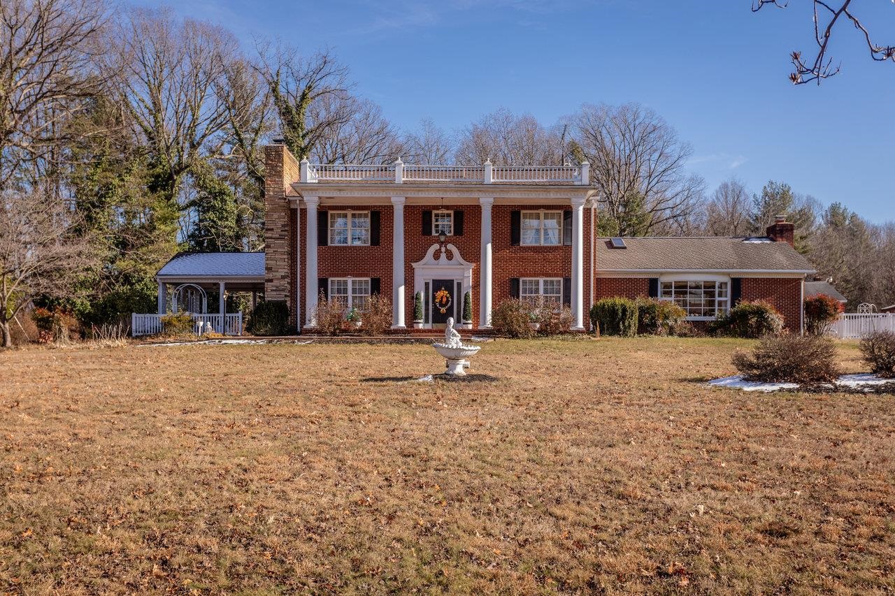 8217 SOUTH EAST SIDE HWY, ELKTON, Virginia 22827, 5 Bedrooms Bedrooms, ,4 BathroomsBathrooms,Residential,8217 SOUTH EAST SIDE HWY,671949 MLS # 671949