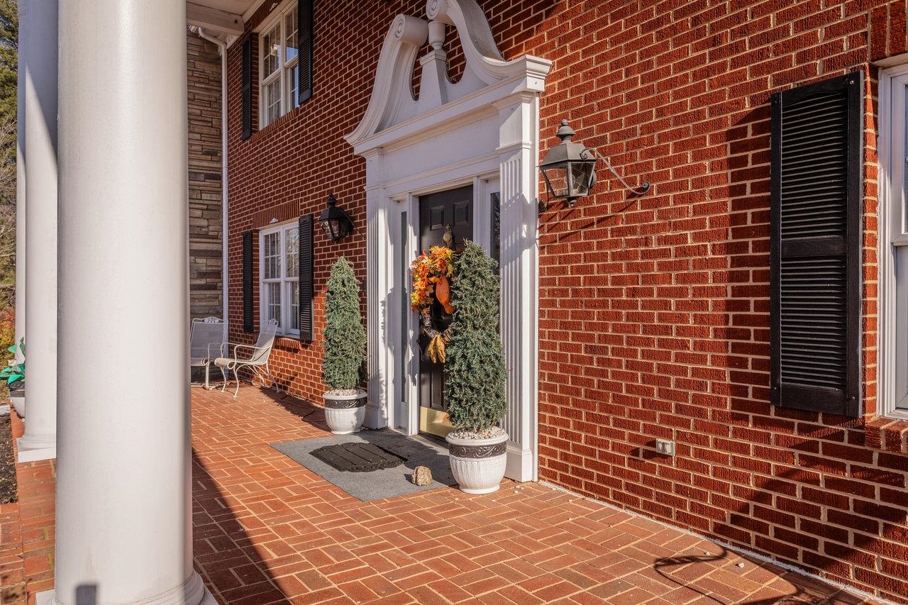 8217 SOUTH EAST SIDE HWY, ELKTON, Virginia 22827, 5 Bedrooms Bedrooms, ,4 BathroomsBathrooms,Residential,8217 SOUTH EAST SIDE HWY,671949 MLS # 671949