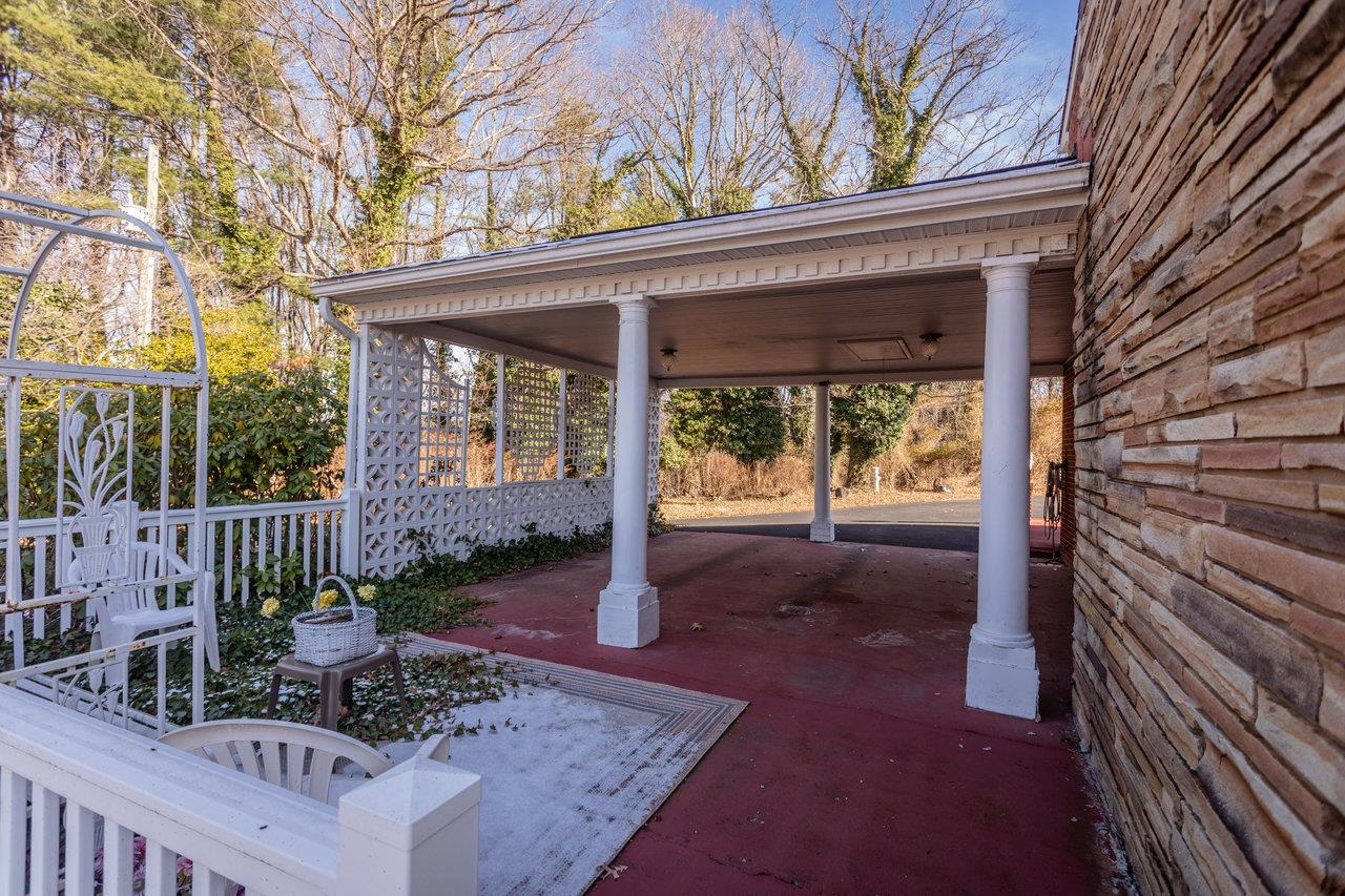 8217 SOUTH EAST SIDE HWY, ELKTON, Virginia 22827, 5 Bedrooms Bedrooms, ,4 BathroomsBathrooms,Residential,8217 SOUTH EAST SIDE HWY,671949 MLS # 671949