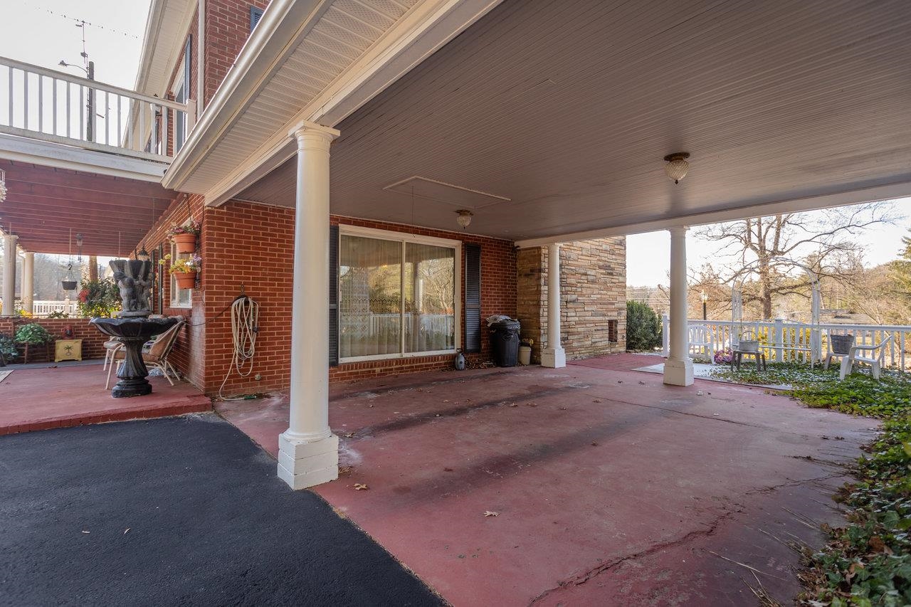 8217 SOUTH EAST SIDE HWY, ELKTON, Virginia 22827, 5 Bedrooms Bedrooms, ,4 BathroomsBathrooms,Residential,8217 SOUTH EAST SIDE HWY,671949 MLS # 671949