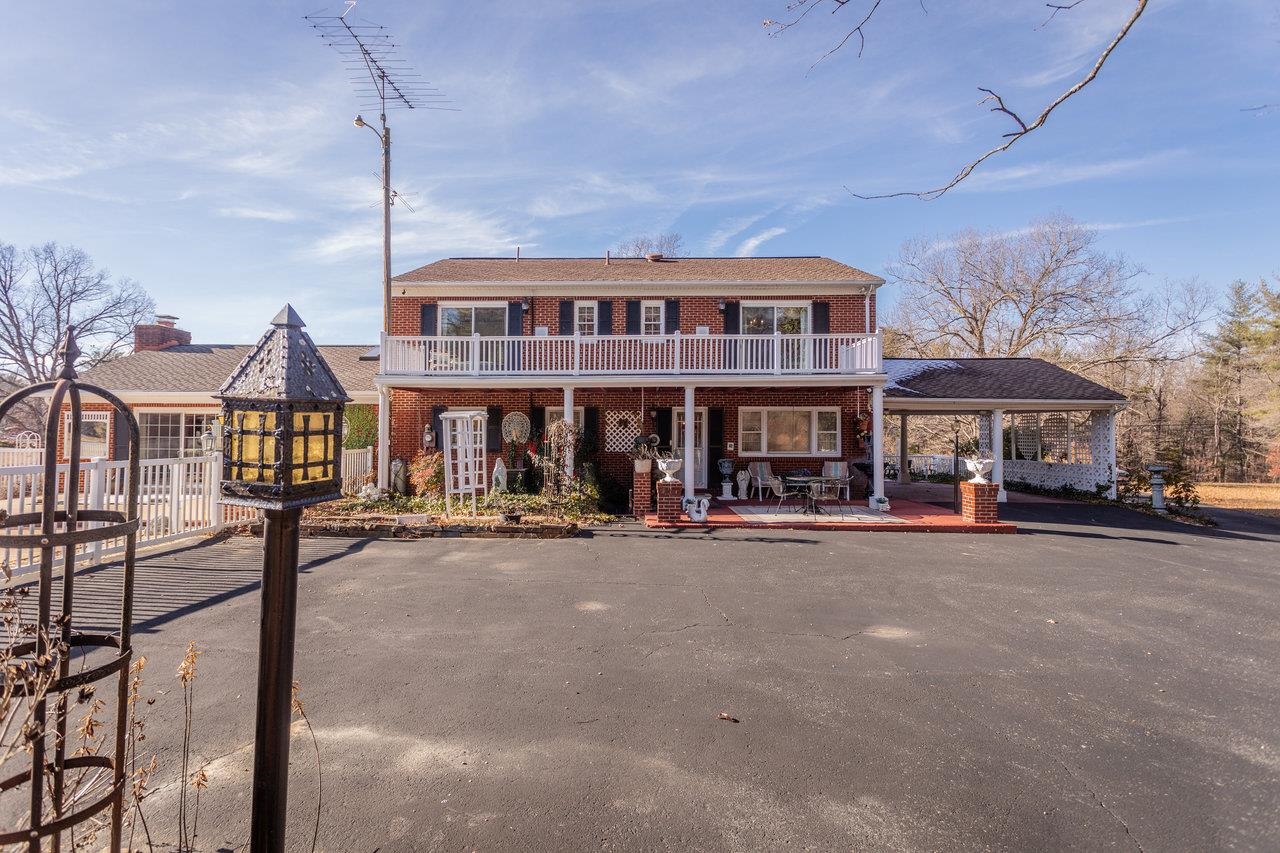 8217 SOUTH EAST SIDE HWY, ELKTON, Virginia 22827, 5 Bedrooms Bedrooms, ,4 BathroomsBathrooms,Residential,8217 SOUTH EAST SIDE HWY,671949 MLS # 671949