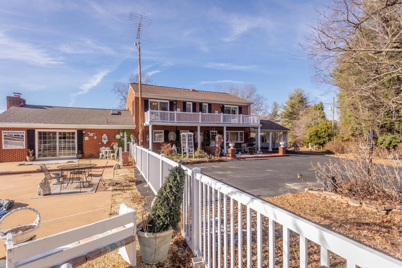 8217 SOUTH EAST SIDE HWY, ELKTON, Virginia 22827, 5 Bedrooms Bedrooms, ,4 BathroomsBathrooms,Residential,8217 SOUTH EAST SIDE HWY,671949 MLS # 671949