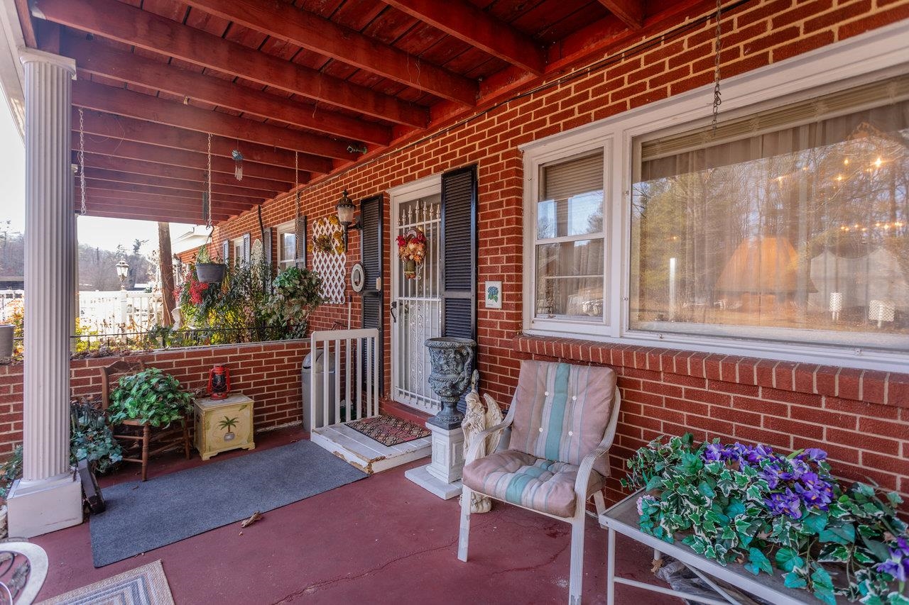 8217 SOUTH EAST SIDE HWY, ELKTON, Virginia 22827, 5 Bedrooms Bedrooms, ,4 BathroomsBathrooms,Residential,8217 SOUTH EAST SIDE HWY,671949 MLS # 671949