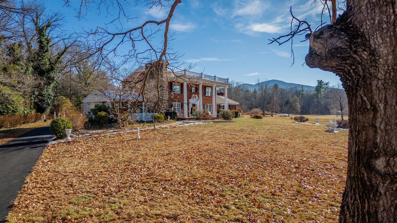 8217 SOUTH EAST SIDE HWY, ELKTON, Virginia 22827, 5 Bedrooms Bedrooms, ,4 BathroomsBathrooms,Residential,8217 SOUTH EAST SIDE HWY,671949 MLS # 671949