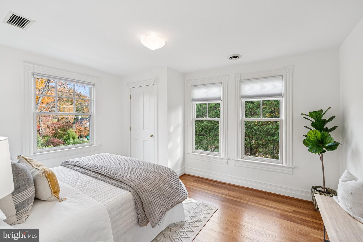 3200 44TH ST NW, WASHINGTON, District Of Columbia 20016, 5 Bedrooms Bedrooms, ,3 BathroomsBathrooms,Residential,For sale,3200 44TH ST NW,DCDC2230464 MLS # DCDC2230464