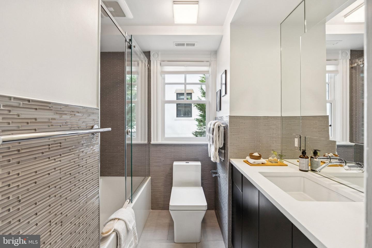 3200 44TH ST NW, WASHINGTON, District Of Columbia 20016, 5 Bedrooms Bedrooms, ,3 BathroomsBathrooms,Residential,For sale,3200 44TH ST NW,DCDC2230464 MLS # DCDC2230464