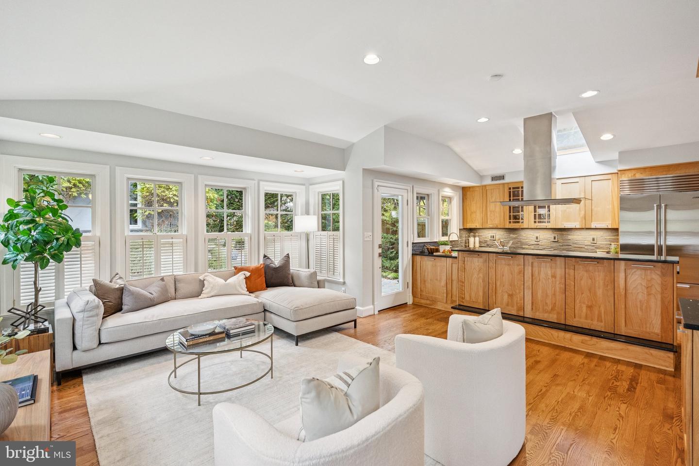 3200 44TH ST NW, WASHINGTON, District Of Columbia 20016, 5 Bedrooms Bedrooms, ,3 BathroomsBathrooms,Residential,For sale,3200 44TH ST NW,DCDC2230464 MLS # DCDC2230464