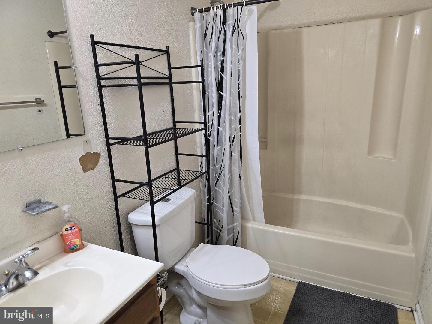 114 WOODYS PL, WINCHESTER, Virginia 22602, 3 Bedrooms Bedrooms, 8 Rooms Rooms,2 BathroomsBathrooms,Residential,For sale,114 WOODYS PL,VAFV2037988 MLS # VAFV2037988