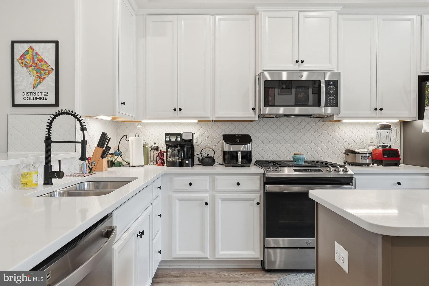 18363 REAPER HILL CT, TRIANGLE, Virginia 22172, 3 Bedrooms Bedrooms, ,3 BathroomsBathrooms,Residential,For sale,18363 REAPER HILL CT,VAPW2107638 MLS # VAPW2107638 18363 REAPER HILL CT, TRIANGLE, Virginia 22172, 3 Bedrooms Bedrooms, ,3 BathroomsBathrooms,Residential,For sale,18363 REAPER HILL CT,VAPW2107638 MLS # VAPW2107638