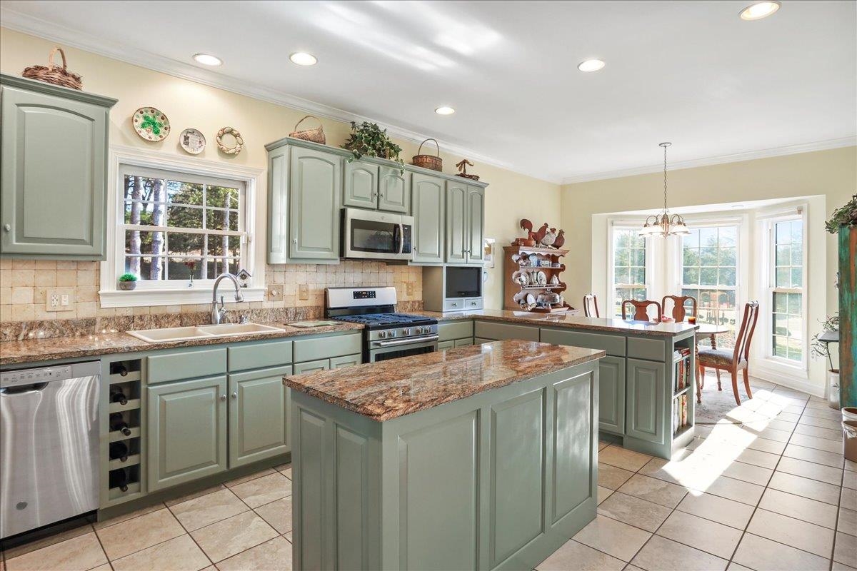 40 BIRDSONG LN, EDINBURG, Virginia 22824, 4 Bedrooms Bedrooms, ,3 BathroomsBathrooms,Residential,40 BIRDSONG LN,671950 MLS # 671950