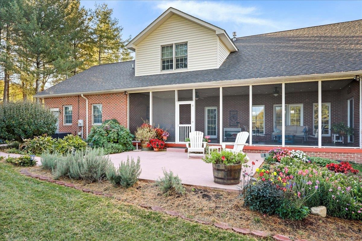 40 BIRDSONG LN, EDINBURG, Virginia 22824, 4 Bedrooms Bedrooms, ,3 BathroomsBathrooms,Residential,40 BIRDSONG LN,671950 MLS # 671950