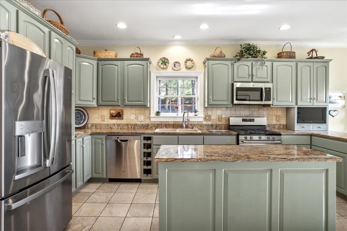 40 BIRDSONG LN, EDINBURG, Virginia 22824, 4 Bedrooms Bedrooms, ,3 BathroomsBathrooms,Residential,40 BIRDSONG LN,671950 MLS # 671950