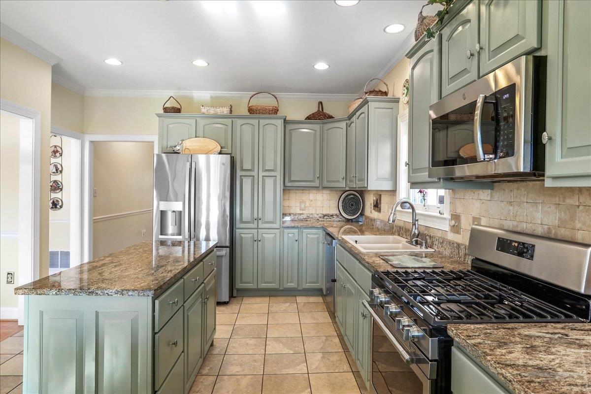 40 BIRDSONG LN, EDINBURG, Virginia 22824, 4 Bedrooms Bedrooms, ,3 BathroomsBathrooms,Residential,40 BIRDSONG LN,671950 MLS # 671950