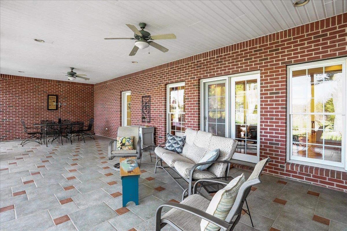 40 BIRDSONG LN, EDINBURG, Virginia 22824, 4 Bedrooms Bedrooms, ,3 BathroomsBathrooms,Residential,40 BIRDSONG LN,671950 MLS # 671950