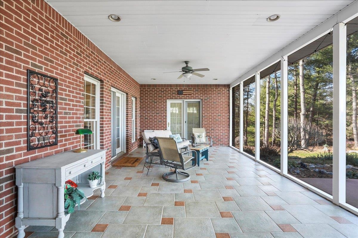 40 BIRDSONG LN, EDINBURG, Virginia 22824, 4 Bedrooms Bedrooms, ,3 BathroomsBathrooms,Residential,40 BIRDSONG LN,671950 MLS # 671950