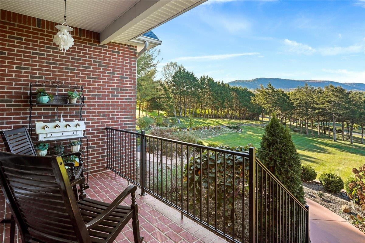 40 BIRDSONG LN, EDINBURG, Virginia 22824, 4 Bedrooms Bedrooms, ,3 BathroomsBathrooms,Residential,40 BIRDSONG LN,671950 MLS # 671950