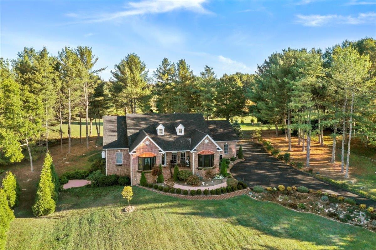 40 BIRDSONG LN, EDINBURG, Virginia 22824, 4 Bedrooms Bedrooms, ,3 BathroomsBathrooms,Residential,40 BIRDSONG LN,671950 MLS # 671950