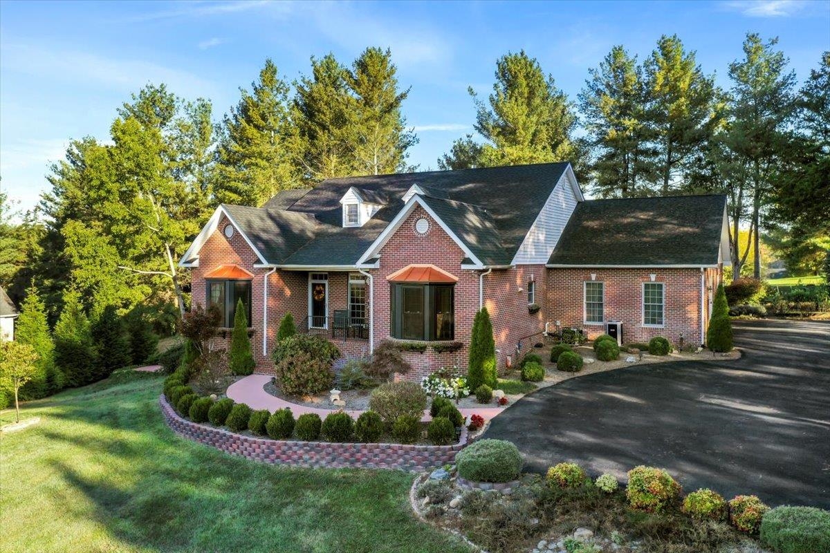 40 BIRDSONG LN, EDINBURG, Virginia 22824, 4 Bedrooms Bedrooms, ,3 BathroomsBathrooms,Residential,40 BIRDSONG LN,671950 MLS # 671950