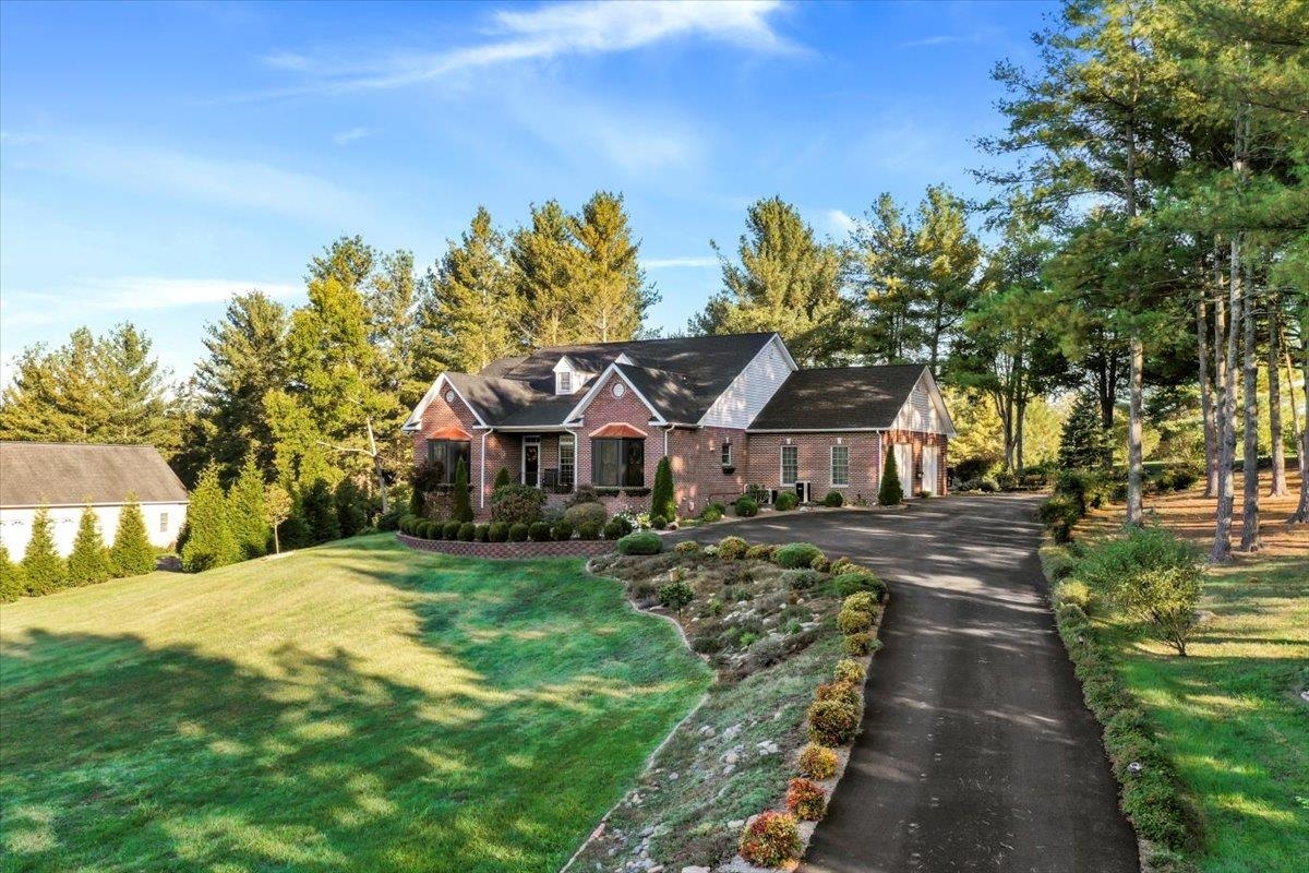 40 BIRDSONG LN, EDINBURG, Virginia 22824, 4 Bedrooms Bedrooms, ,3 BathroomsBathrooms,Residential,40 BIRDSONG LN,671950 MLS # 671950