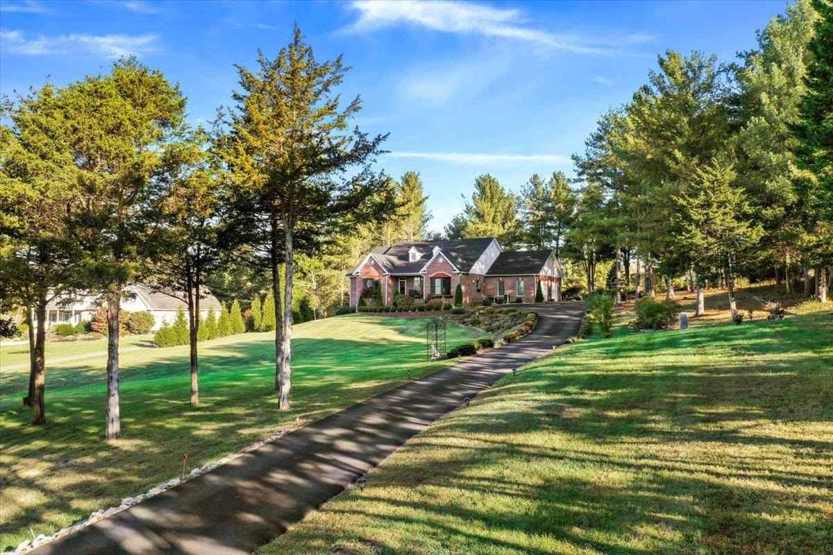 40 BIRDSONG LN, EDINBURG, Virginia 22824, 4 Bedrooms Bedrooms, ,3 BathroomsBathrooms,Residential,40 BIRDSONG LN,671950 MLS # 671950