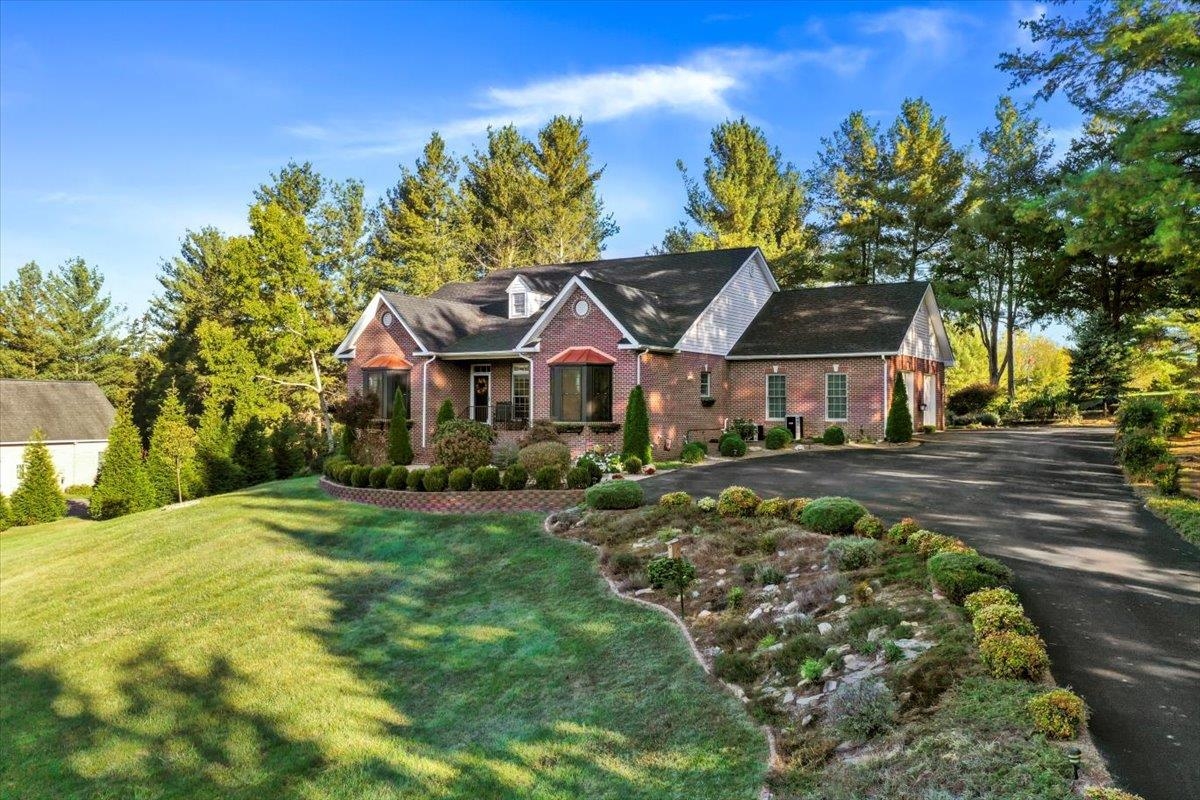 40 BIRDSONG LN, EDINBURG, Virginia 22824, 4 Bedrooms Bedrooms, ,3 BathroomsBathrooms,Residential,40 BIRDSONG LN,671950 MLS # 671950