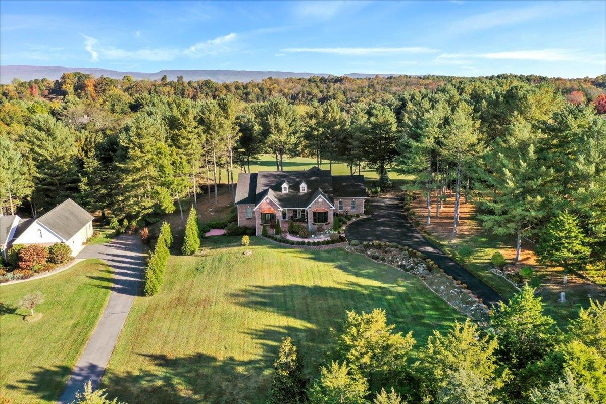 40 BIRDSONG LN, EDINBURG, Virginia 22824, 4 Bedrooms Bedrooms, ,3 BathroomsBathrooms,Residential,40 BIRDSONG LN,671950 MLS # 671950