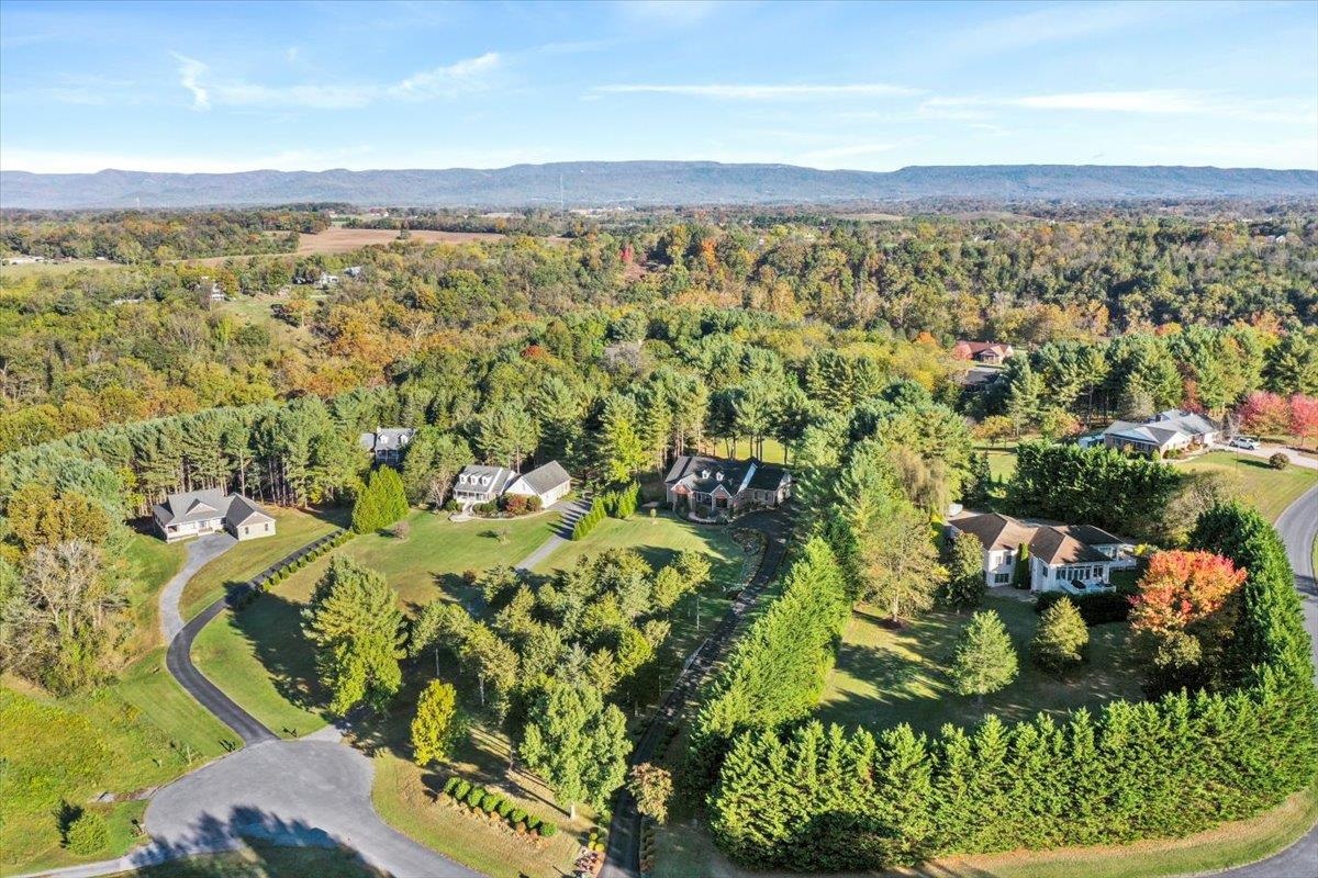 40 BIRDSONG LN, EDINBURG, Virginia 22824, 4 Bedrooms Bedrooms, ,3 BathroomsBathrooms,Residential,40 BIRDSONG LN,671950 MLS # 671950