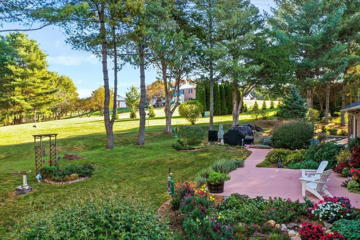 40 BIRDSONG LN, EDINBURG, Virginia 22824, 4 Bedrooms Bedrooms, ,3 BathroomsBathrooms,Residential,40 BIRDSONG LN,671950 MLS # 671950