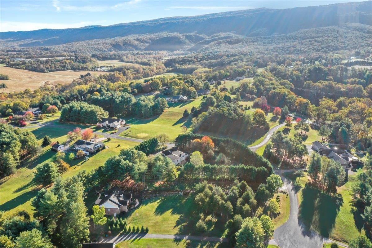 40 BIRDSONG LN, EDINBURG, Virginia 22824, 4 Bedrooms Bedrooms, ,3 BathroomsBathrooms,Residential,40 BIRDSONG LN,671950 MLS # 671950