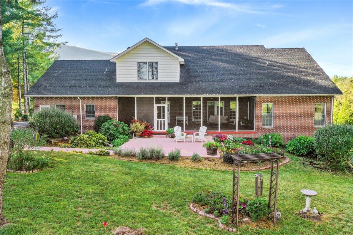 40 BIRDSONG LN, EDINBURG, Virginia 22824, 4 Bedrooms Bedrooms, ,3 BathroomsBathrooms,Residential,40 BIRDSONG LN,671950 MLS # 671950