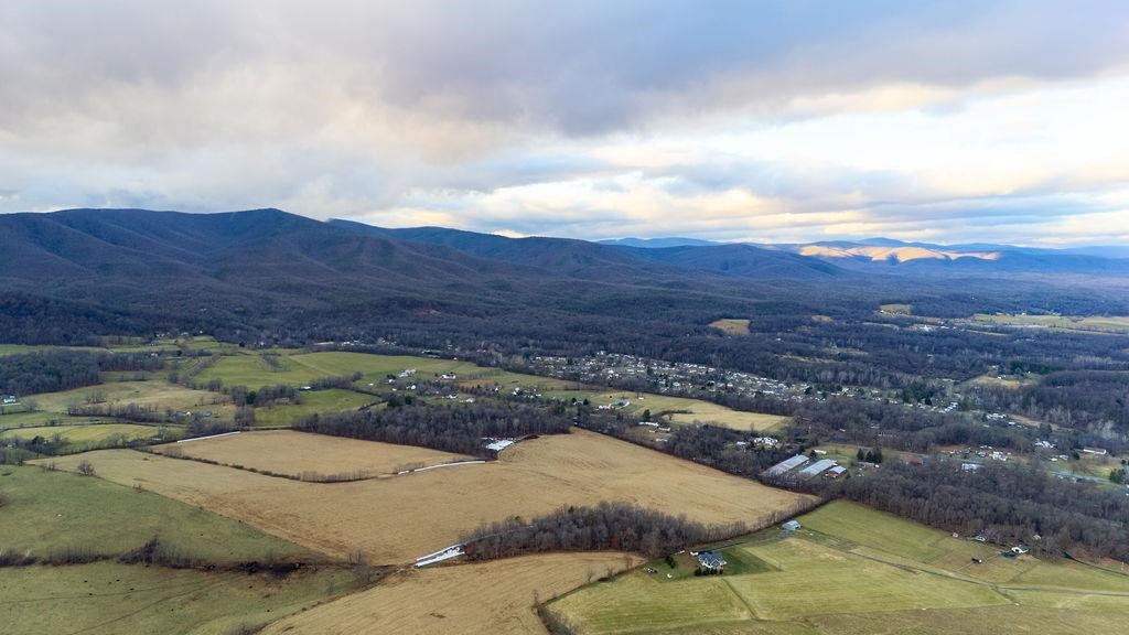 339 BUFFALO BRANCH LN, SWOOPE, Virginia 24479, 4 Bedrooms Bedrooms, ,1 BathroomBathrooms,Residential,339 BUFFALO BRANCH LN,671952 MLS # 671952