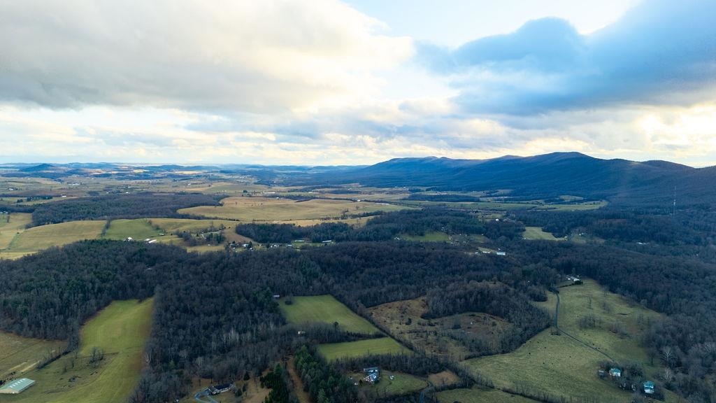 339 BUFFALO BRANCH LN, SWOOPE, Virginia 24479, 4 Bedrooms Bedrooms, ,1 BathroomBathrooms,Residential,339 BUFFALO BRANCH LN,671952 MLS # 671952