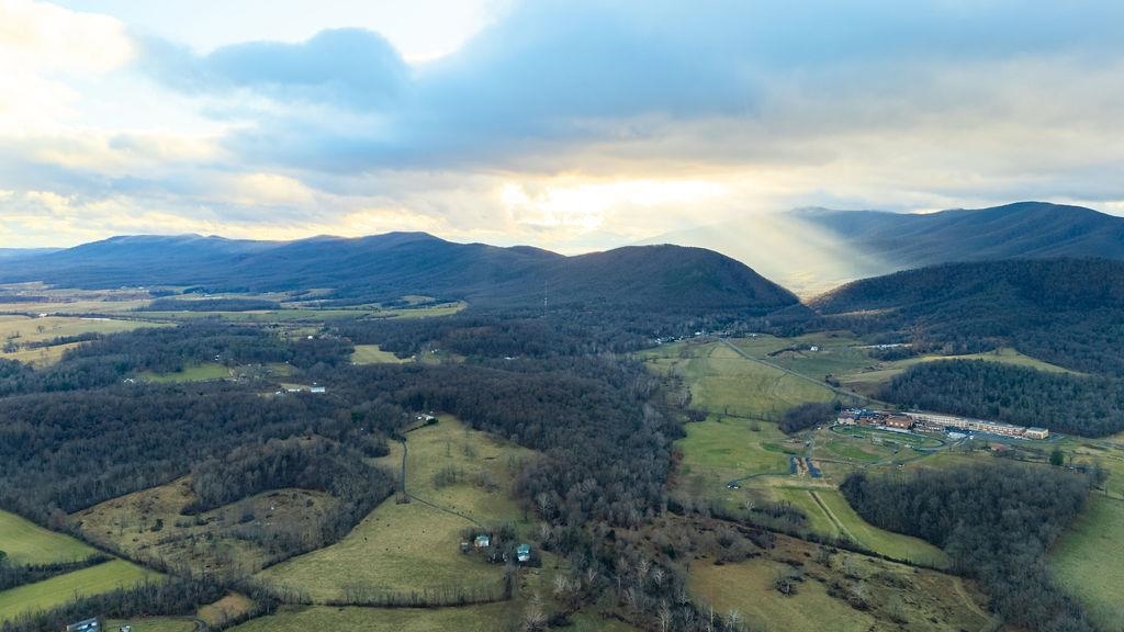 339 BUFFALO BRANCH LN, SWOOPE, Virginia 24479, 4 Bedrooms Bedrooms, ,1 BathroomBathrooms,Residential,339 BUFFALO BRANCH LN,671952 MLS # 671952