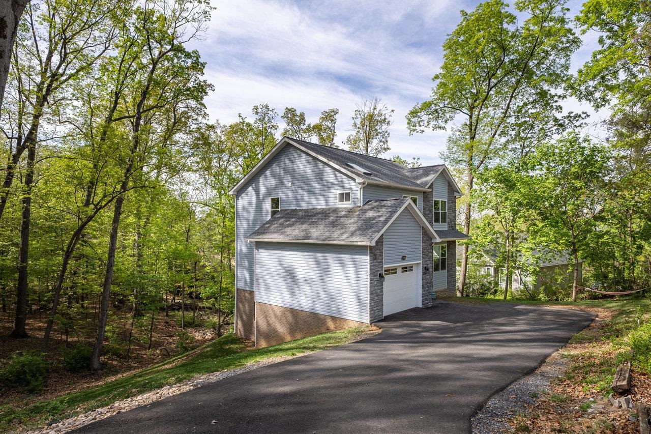 1176B NELSON DR, HARRISONBURG, Virginia 22801, 3 Bedrooms Bedrooms, ,2 BathroomsBathrooms,Residential,1176B NELSON DR,671953 MLS # 671953