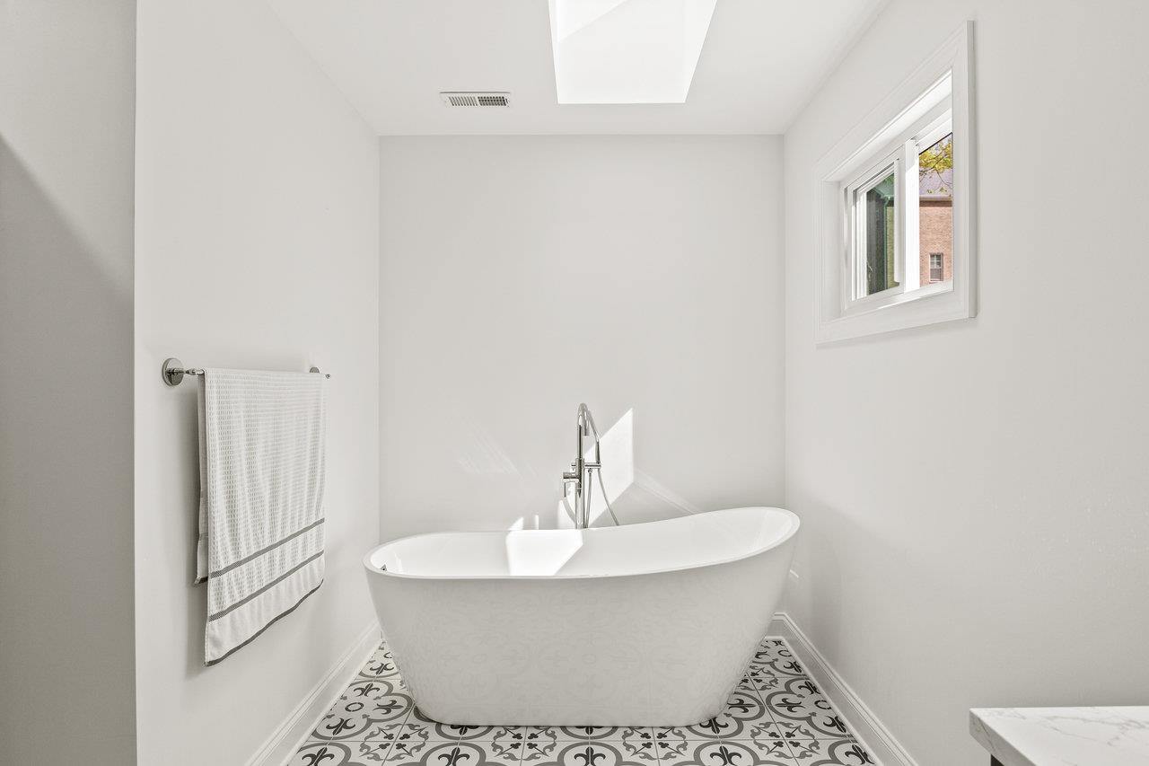 1176B NELSON DR, HARRISONBURG, Virginia 22801, 3 Bedrooms Bedrooms, ,2 BathroomsBathrooms,Residential,1176B NELSON DR,671953 MLS # 671953