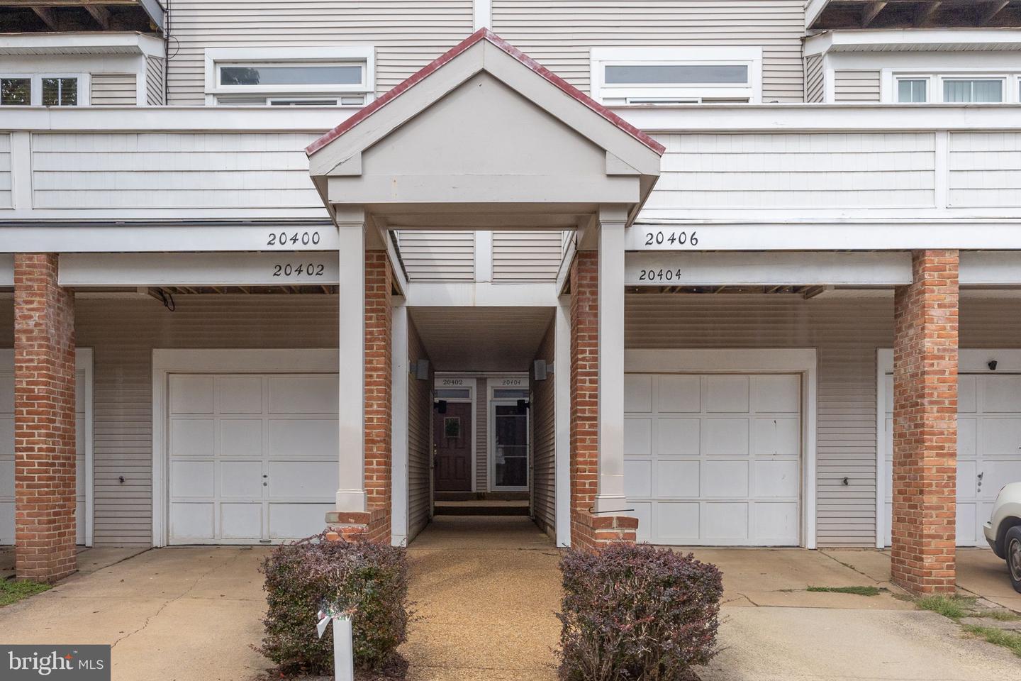 20402 COOL FERN SQ #20402, ASHBURN, Virginia 20147, 4 Bedrooms Bedrooms, ,3 BathroomsBathrooms,Residential,For sale,20402 COOL FERN SQ #20402,VALO2111614 MLS # VALO2111614